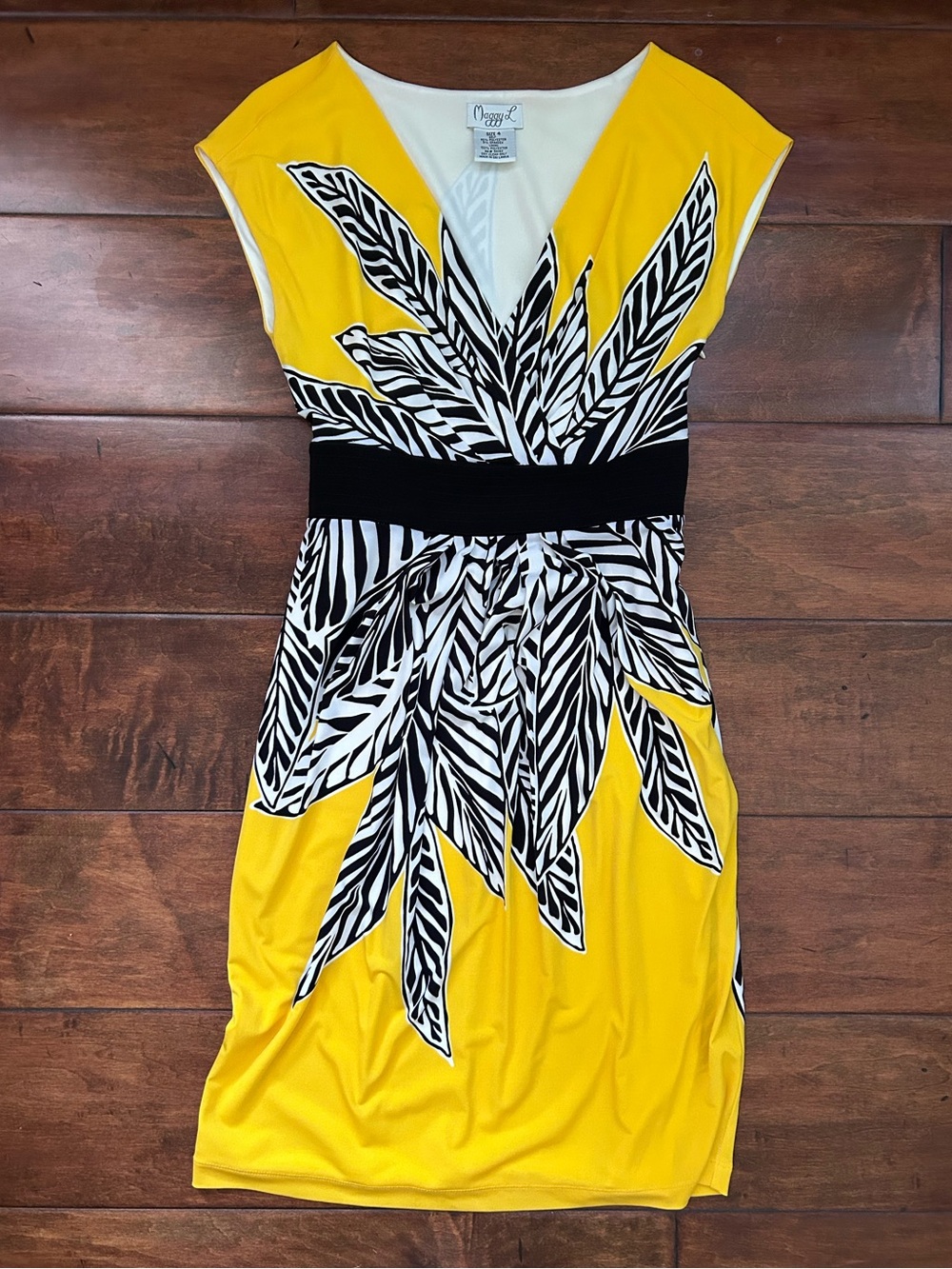 Maggy L (size 4) Yellow and Black v-neck sleeveless dress